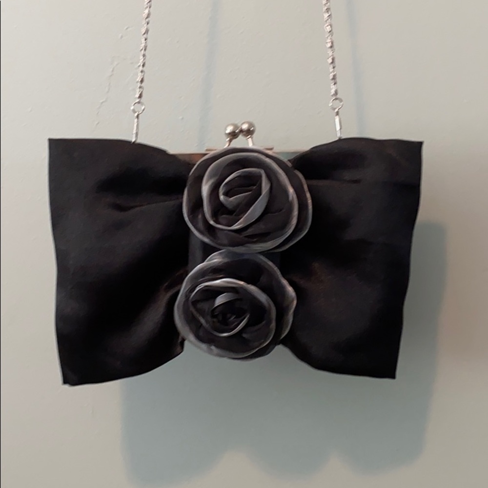 Fancy clutch with optional chain strap